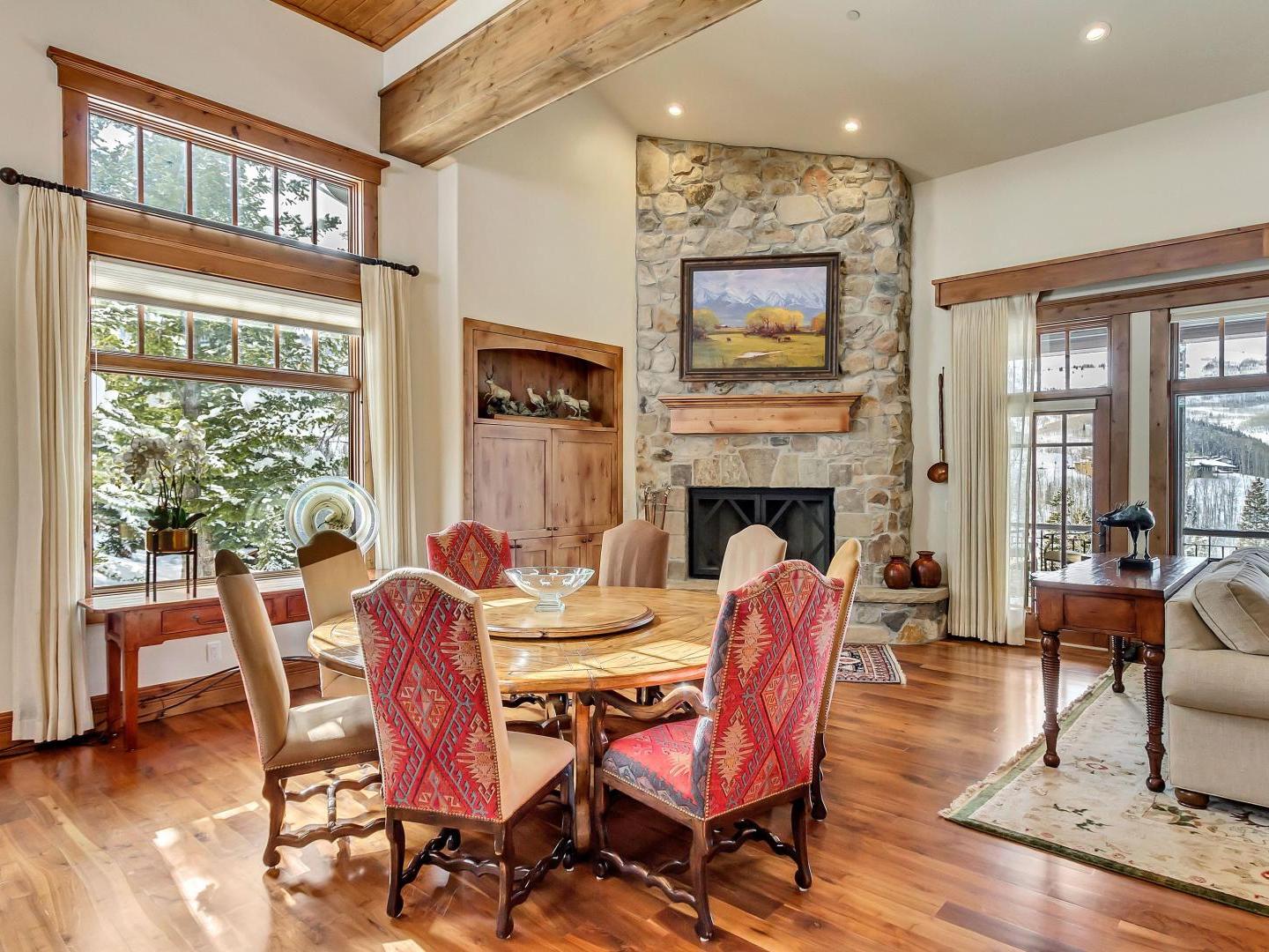 Lookout Retreat Dining Area Lookout Retreat Dining Area