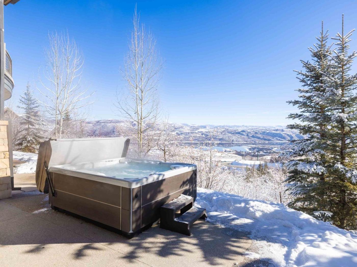 Stonewatch Lodge Patio with Private Hot Tub Stonewatch Lodge Patio with Private Hot Tub