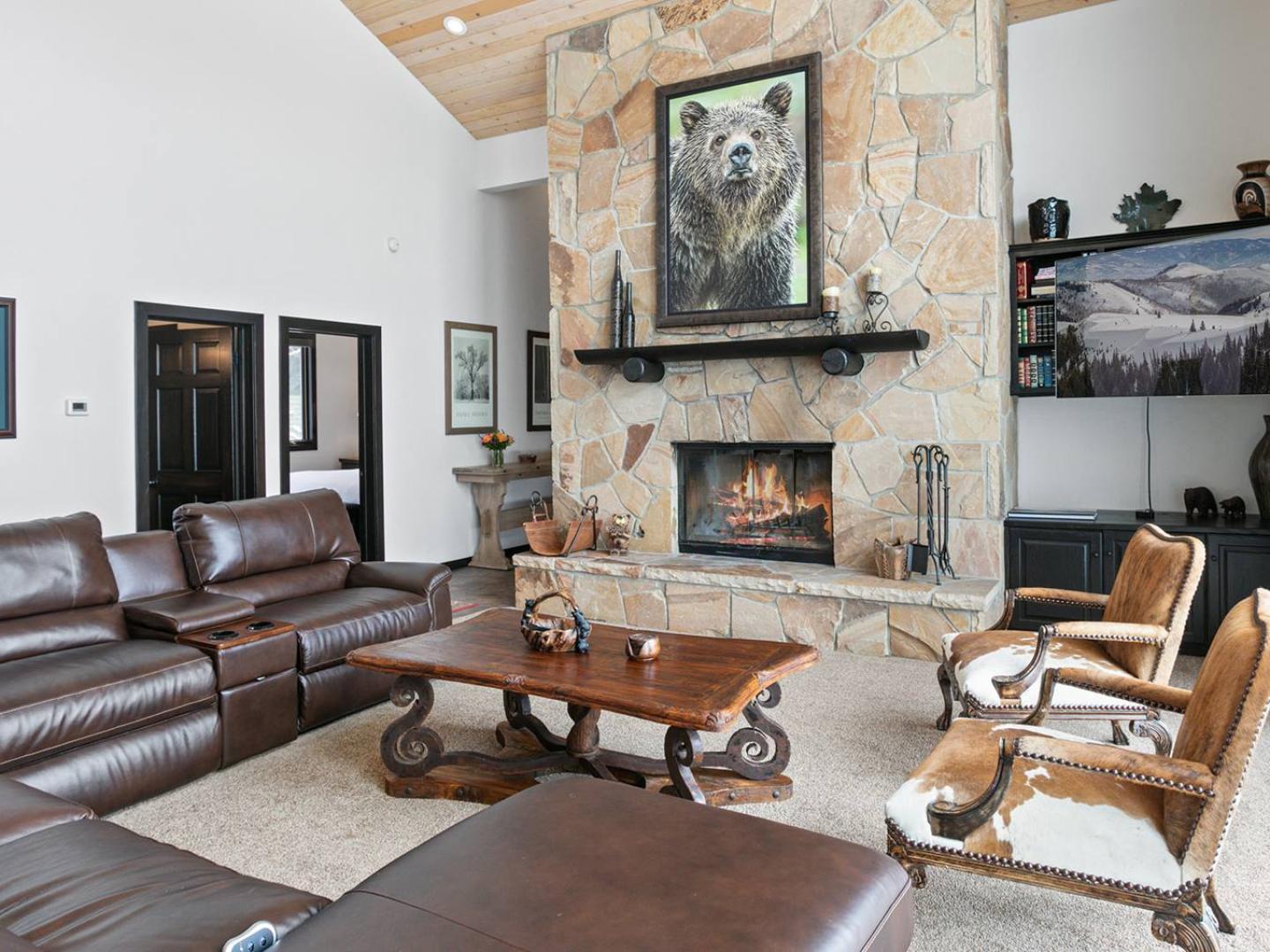 2430 Queen Esther Living Room 2430 Queen Esther Living Room