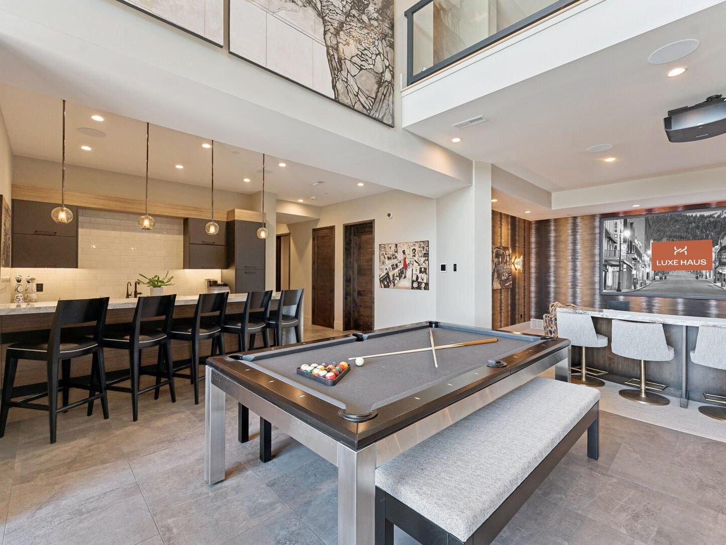 Stargazer Lodge Family Room Pool Table and Bar Stargazer Lodge Family Room Pool Table and Bar