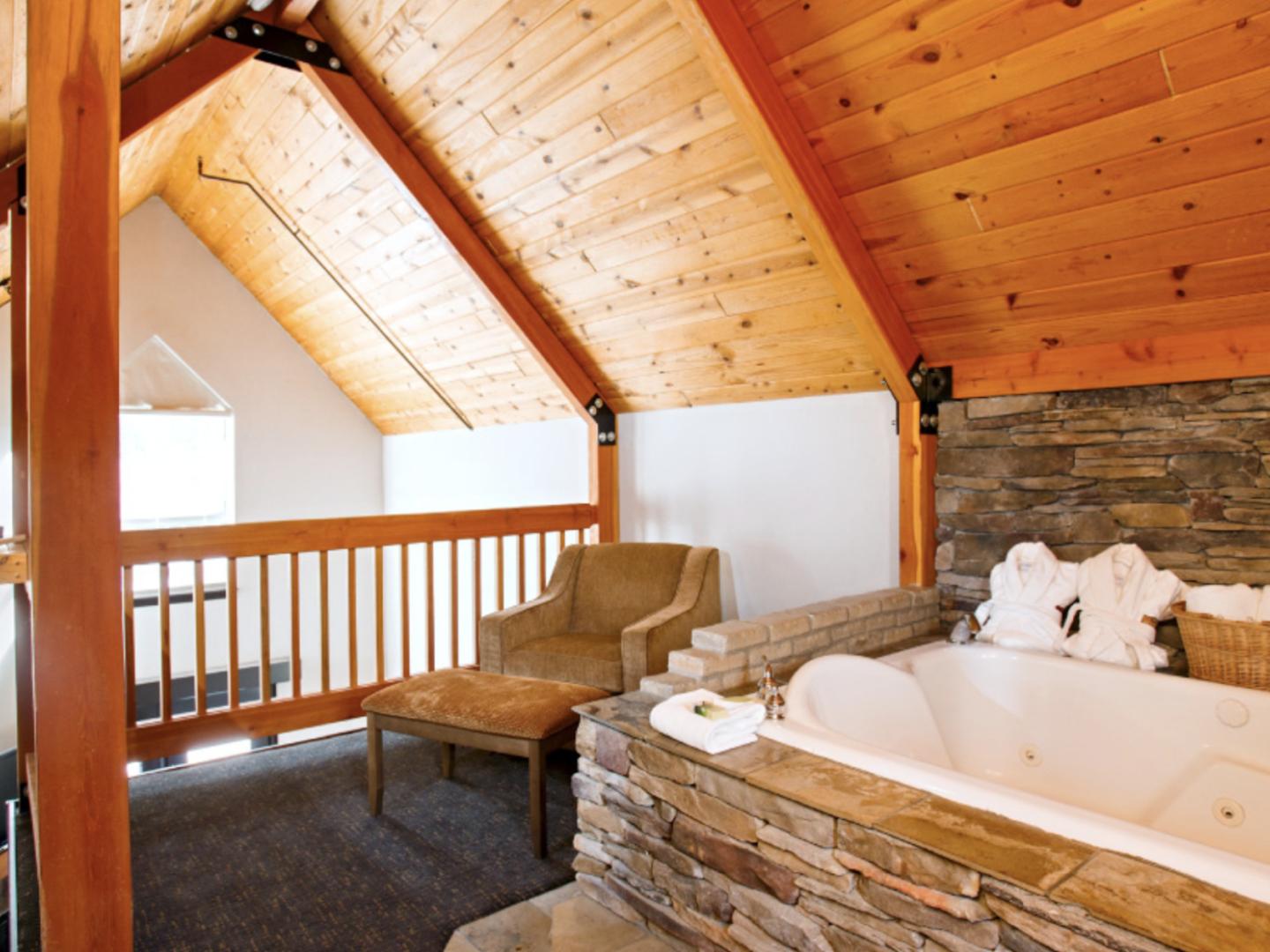 Rundlestone Lodge Loft Suite with Jetted Tub Rundlestone Lodge Loft Suite with Jetted Tub