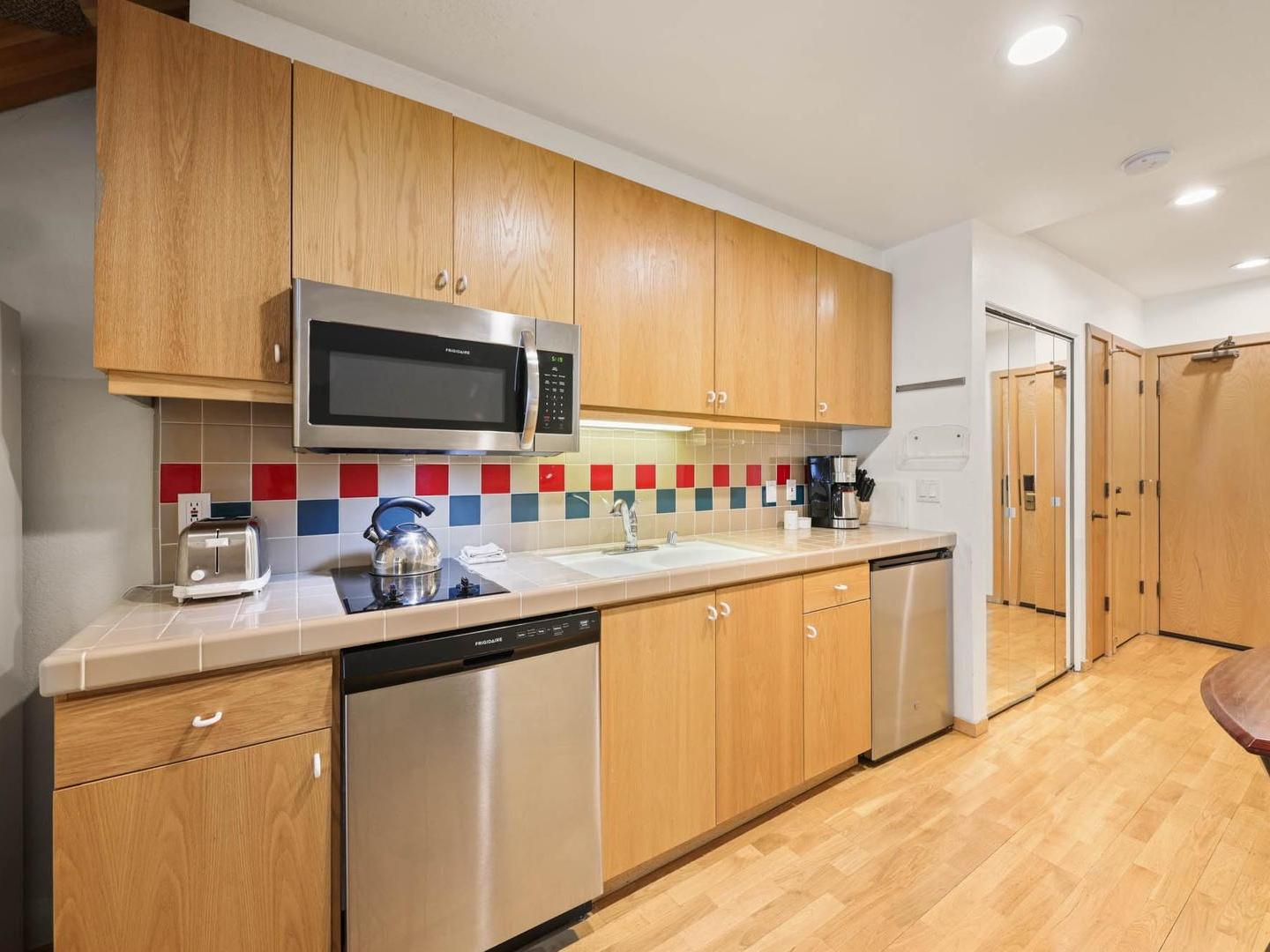 Palisades Tahoe Lodge Loft Suite Kitchenette Palisades Tahoe Lodge Loft Suite Kitchenette