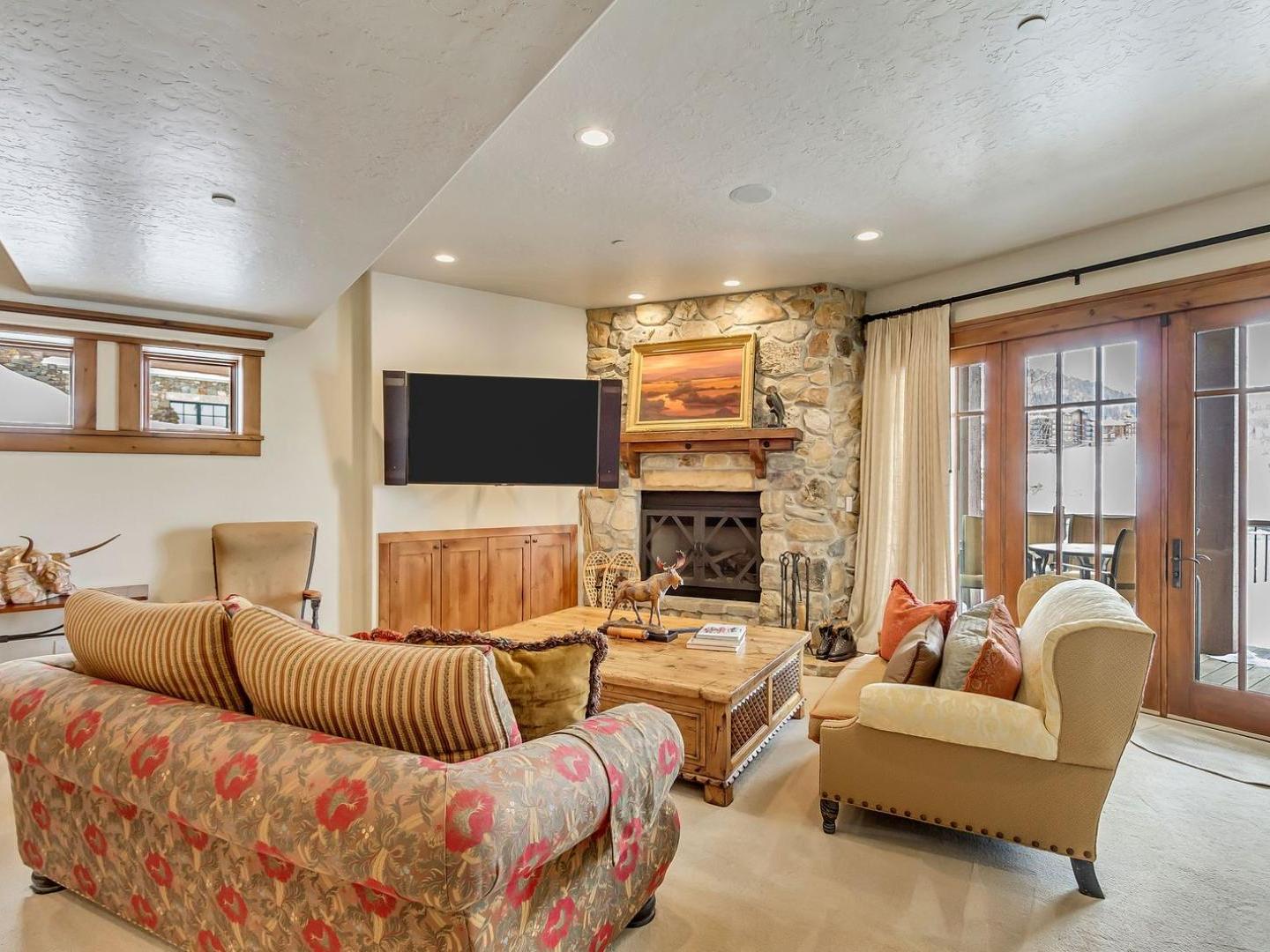 Lookout Retreat Family Room Lookout Retreat Family Room