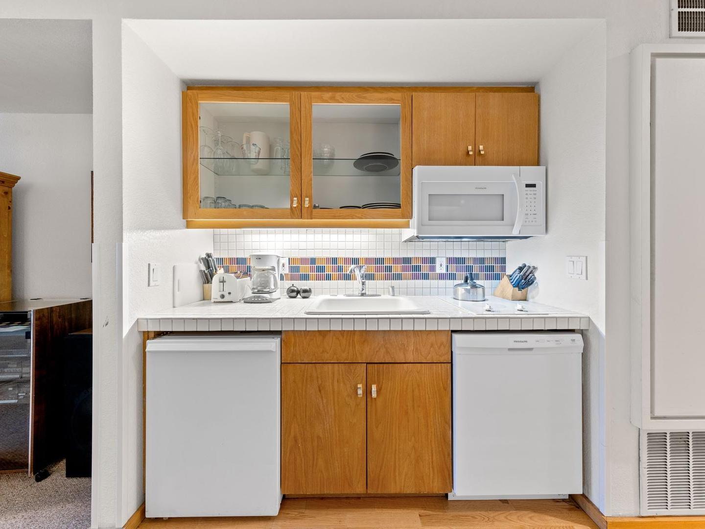 Palisades Tahoe Lodge Studio Suite Kitchenette Palisades Tahoe Lodge Studio Suite Kitchenette