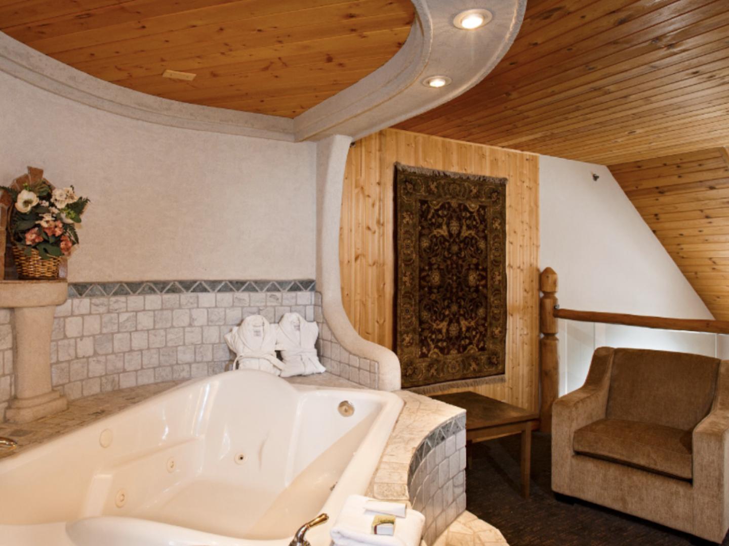 Rundlestone Lodge Loft Suite with Jetted Tub Rundlestone Lodge Loft Suite with Jetted Tub