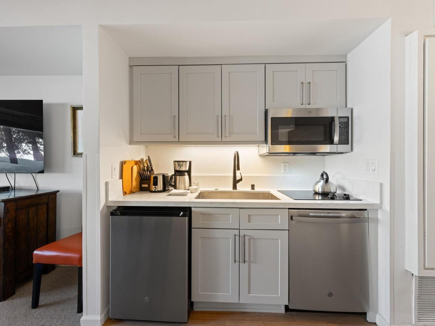 Palisades Tahoe Lodge Studio Suite Kitchenette Palisades Tahoe Lodge Studio Suite Kitchenette