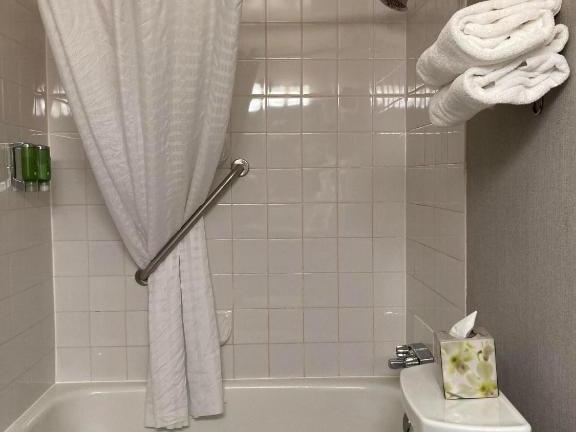 Lake Louis Inn Bathroom Lake Louis Inn Bathroom