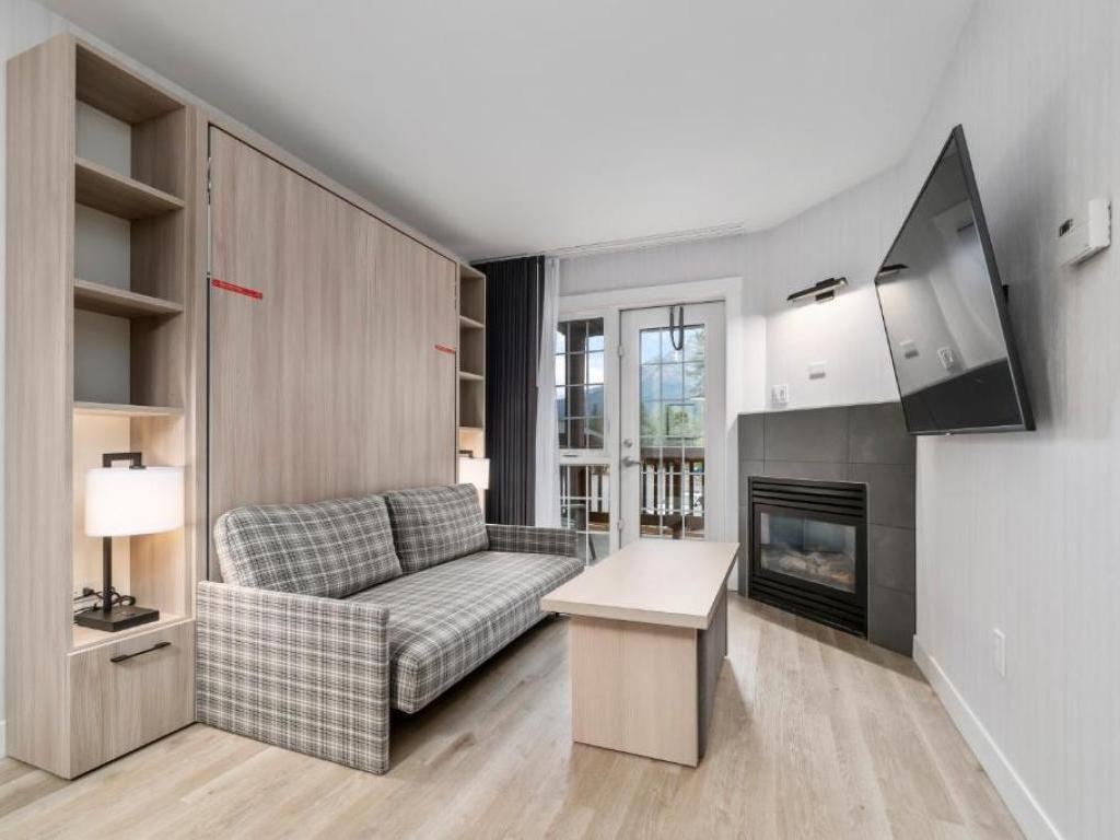 Lake Louis Inn Living Room Lake Louis Inn Living Room