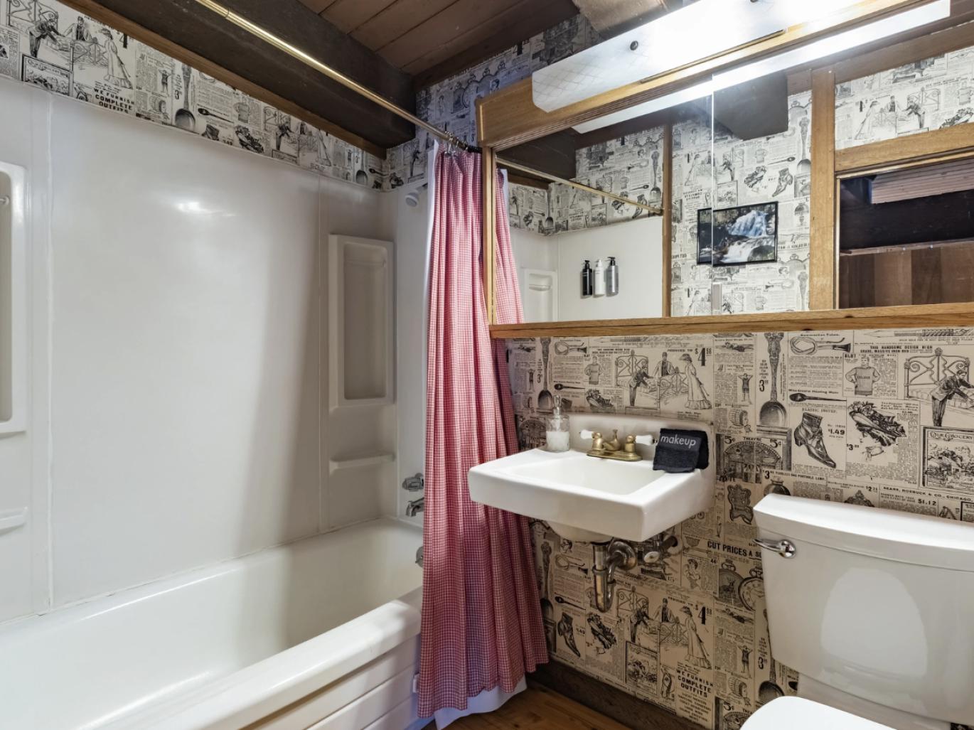 Mount Jola Cabin Bathroo Mount Jola Cabin Bathroo