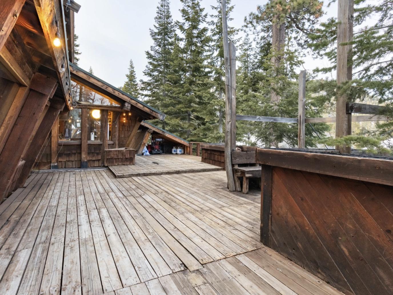 Mount Jola Cabin Deck Mount Jola Cabin Deck