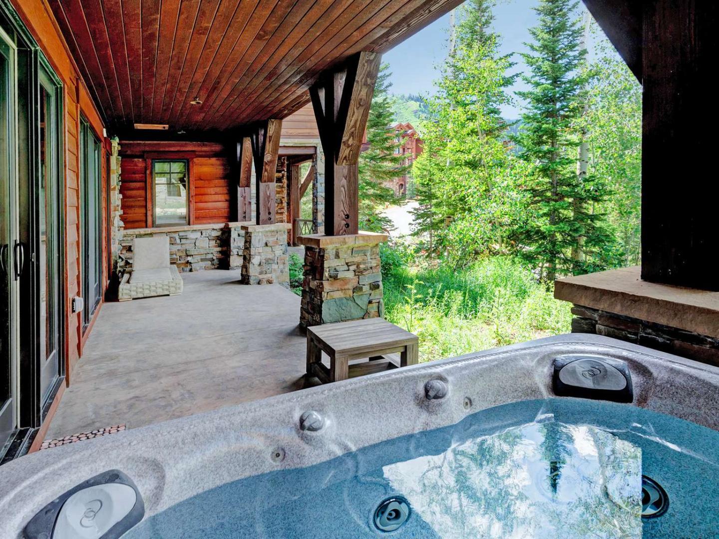 Empire Sanctuary Patio with Private Hot Tub Empire Sanctuary Patio with Private Hot Tub