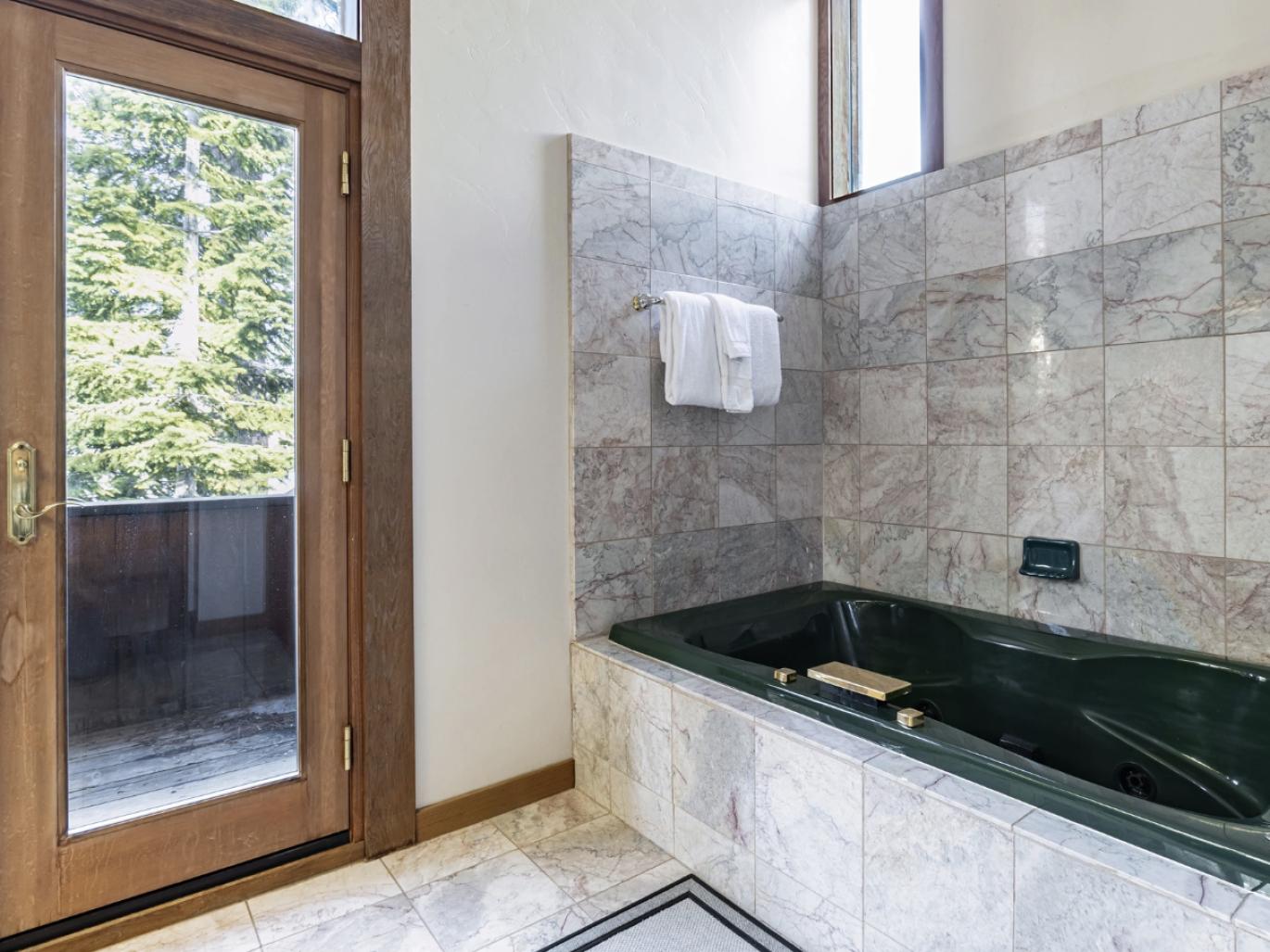 Mount Jola Cabin Bathroom Mount Jola Cabin Bathroom