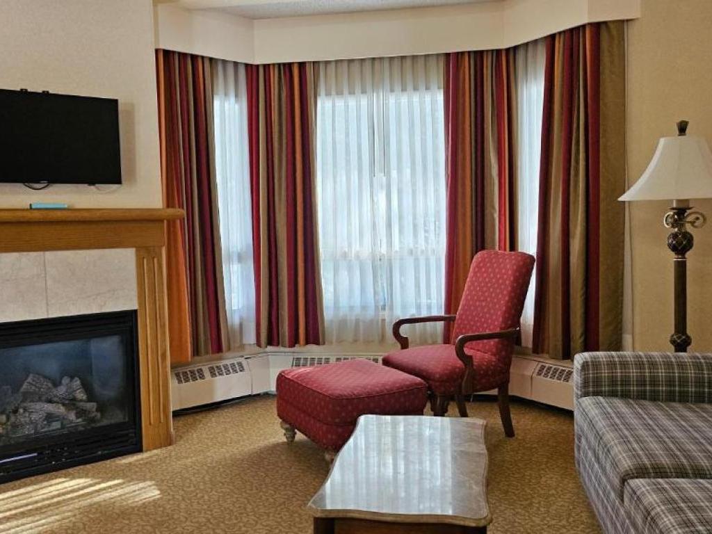 Lake Louis Inn Living Room Lake Louis Inn Living Room