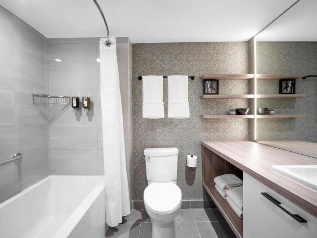 Lake Louis Inn Bathroom Lake Louis Inn Bathroom