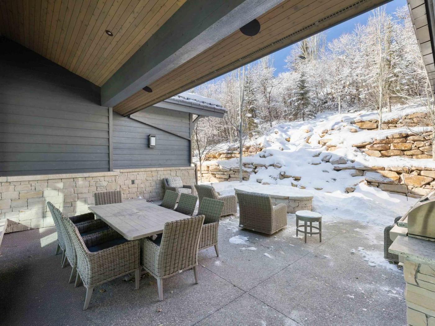 Stonewatch Lodge Patio with Grill Stonewatch Lodge Patio with Grill