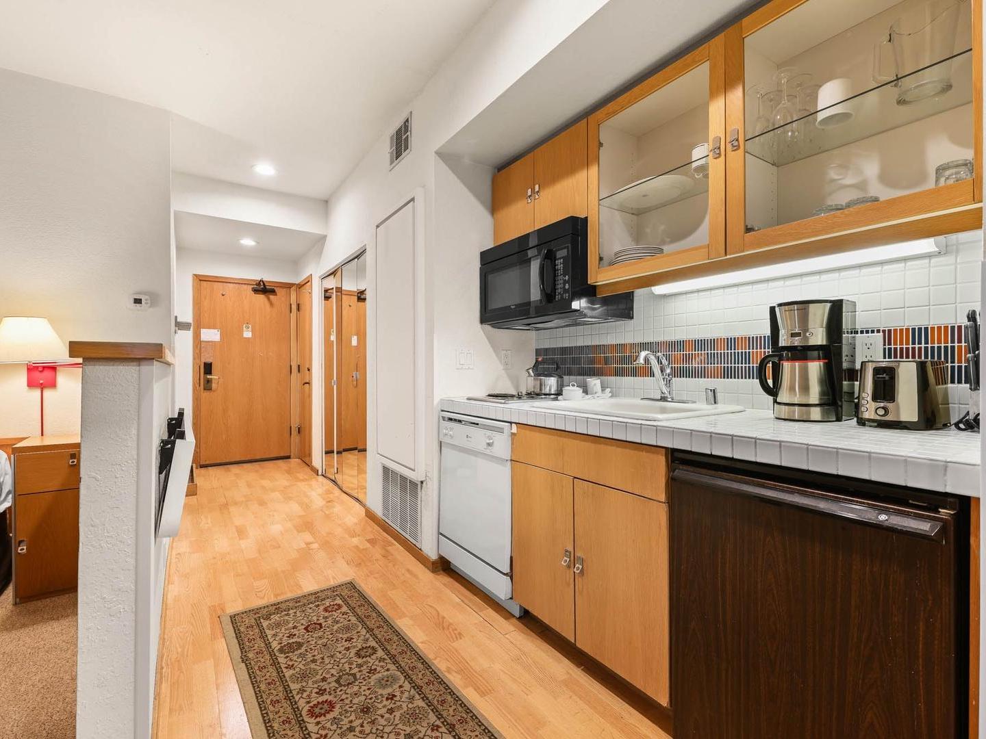 Palisades Tahoe Lodge Studio Suite Kitchenette Palisades Tahoe Lodge Studio Suite Kitchenette