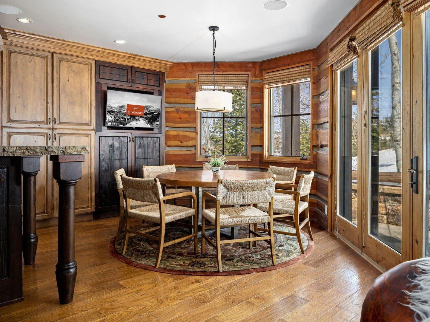 5 Northside Court Breakfast Nook 5 Northside Court Breakfast Nook