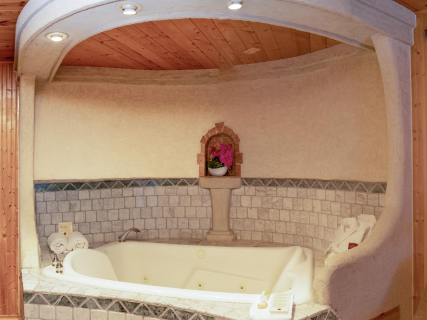 Rundlestone Lodge Loft Suite with Jetting Tub Rundlestone Lodge Loft Suite with Jetting Tub