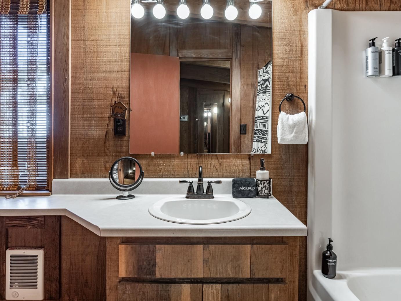 Mount Jola Cabin Bathroom Mount Jola Cabin Bathroom