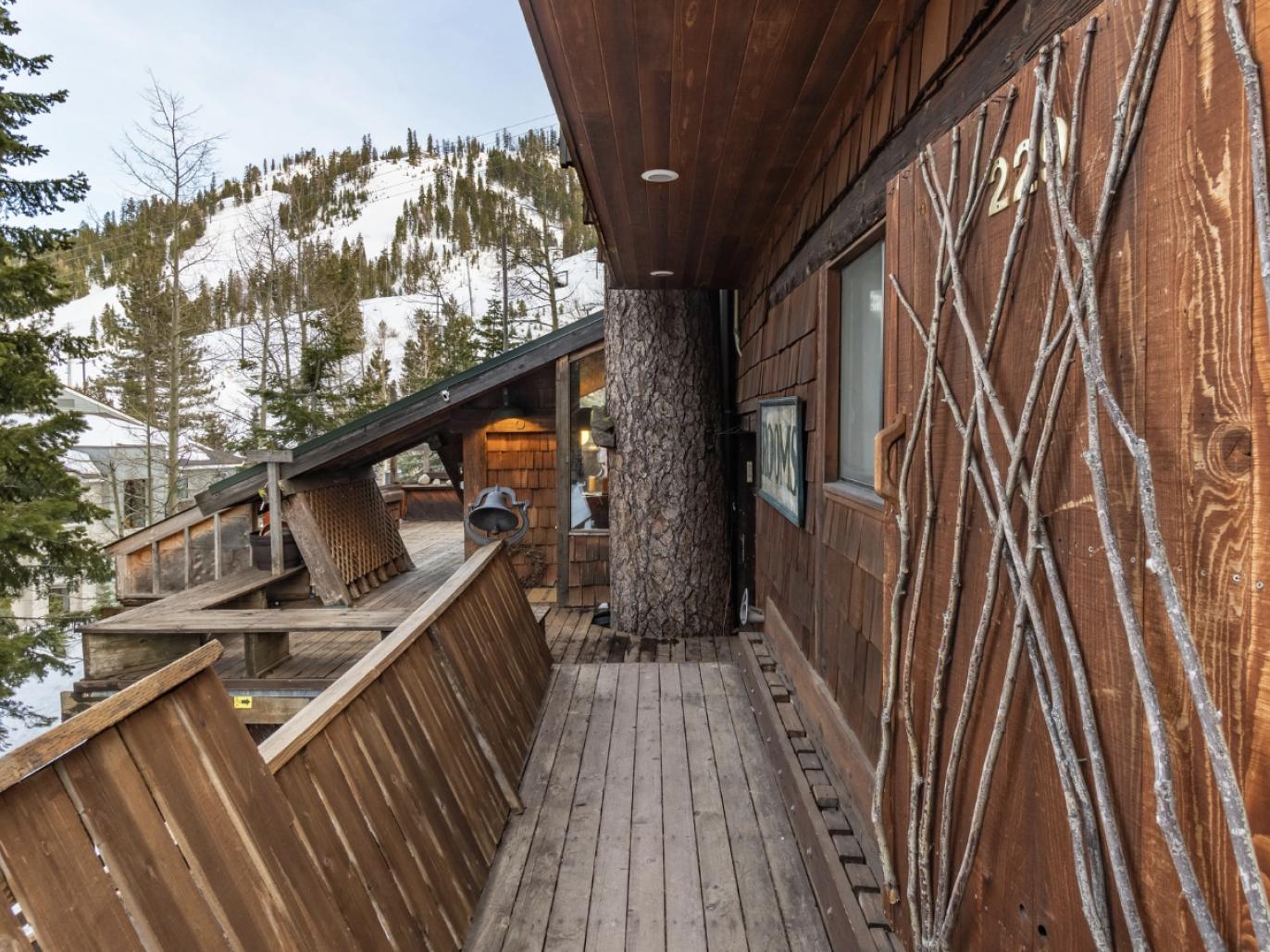 Mount Jola Cabin Deck Mount Jola Cabin Deck