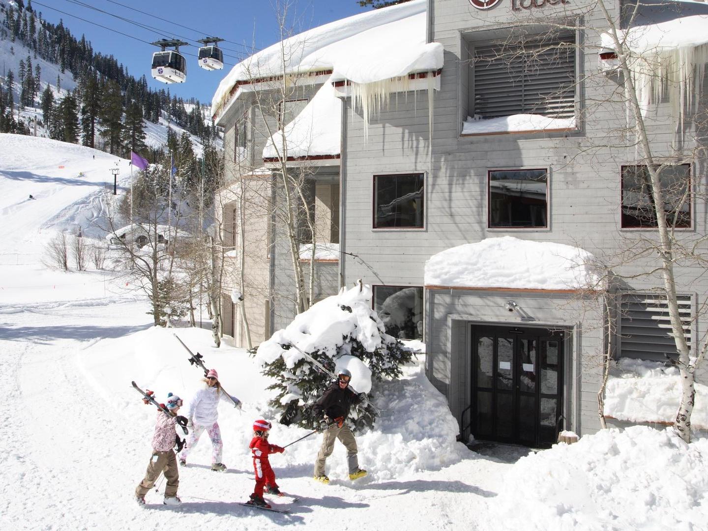 Palisades Tahoe Lodge Exterior Palisades Tahoe Lodge Exterior