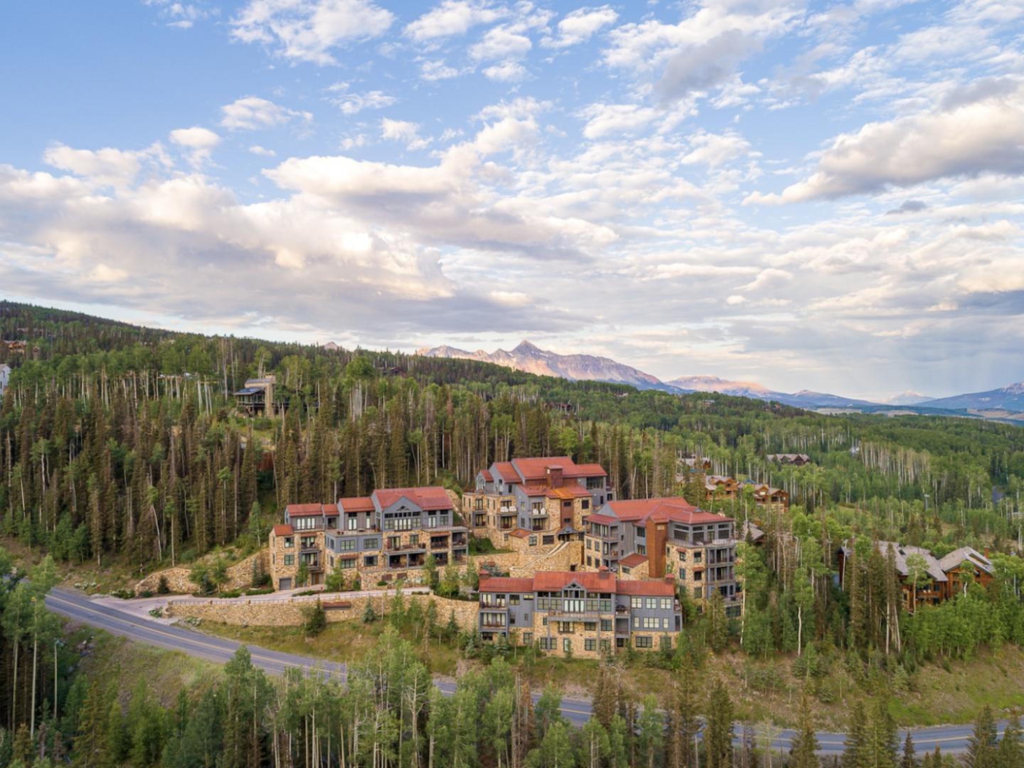 Alpenglow at Cassidy Ridge - Rocky Mountain Getaways