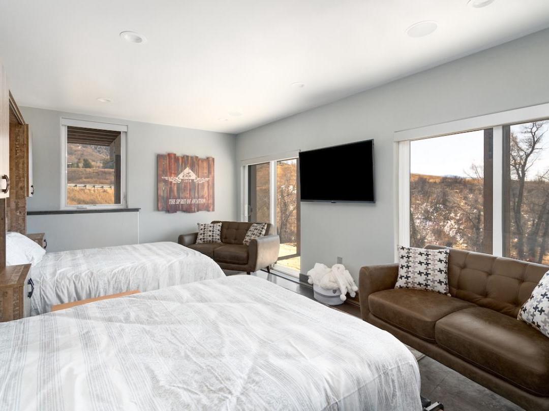 Knight's Ski Lodge - Rocky Mountain Getaways