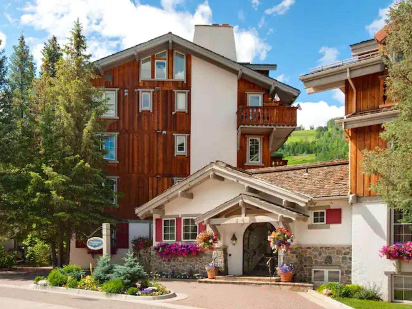 Chateau Christian - Rocky Mountain Getaways